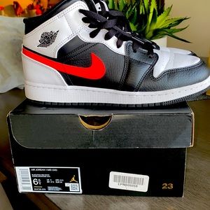 Gently used Jordan Mid